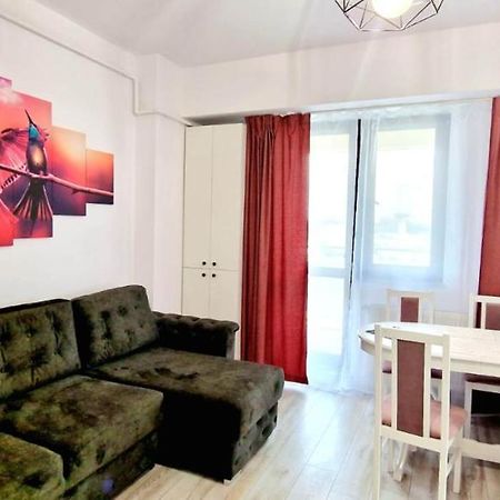 Evelyn Modern Apartment Near Palas Iasi Bagian luar foto