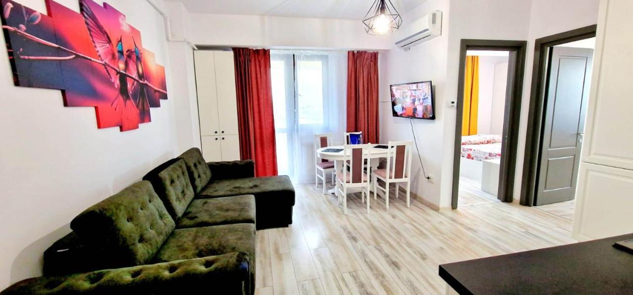 Evelyn Modern Apartment Near Palas Iasi Bagian luar foto