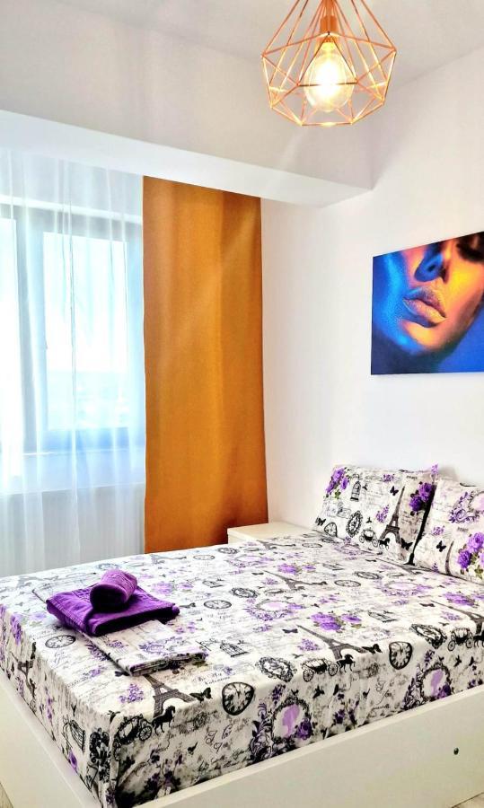 Evelyn Modern Apartment Near Palas Iasi Bagian luar foto