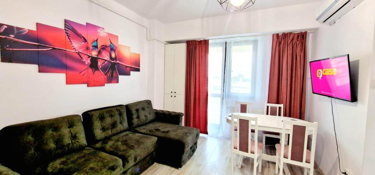Evelyn Modern Apartment Near Palas Iasi Bagian luar foto